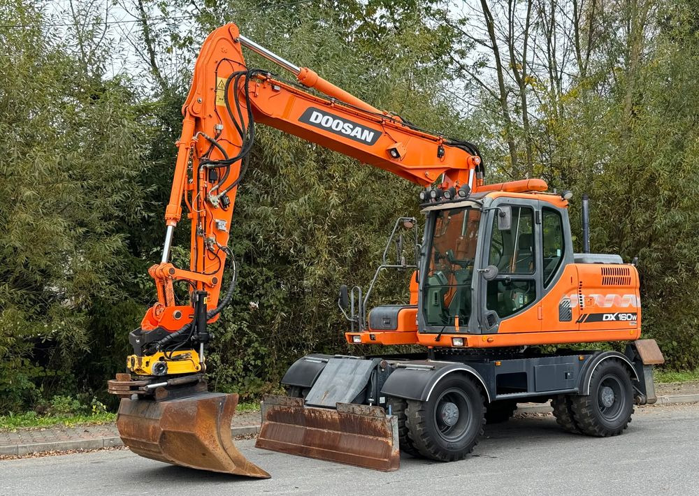 Doosan * DOOSAN DX160W *ROTOTILT* GPS 2D Leica * Sprowadzona * Stan Perfekcyjny * Koparka Kołowa * - Bager na kolesih: slika 1 Doosan * DOOSAN DX160W *ROTOTILT* GPS 2D Leica * Sprowadzona * Stan Perfekcyjny * Koparka Kołowa * - Bager na kolesih: slika 1