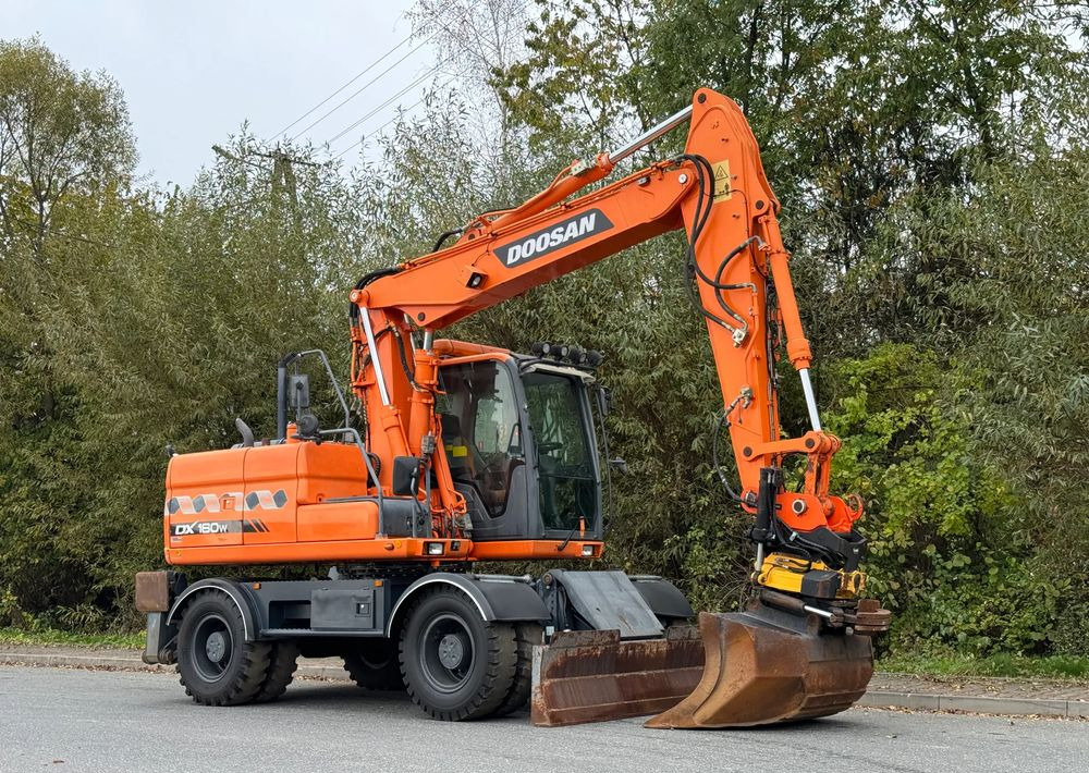 Doosan * DOOSAN DX160W *ROTOTILT* GPS 2D Leica * Sprowadzona * Stan Perfekcyjny * Koparka Kołowa * - Bager na kolesih: slika 2 Doosan * DOOSAN DX160W *ROTOTILT* GPS 2D Leica * Sprowadzona * Stan Perfekcyjny * Koparka Kołowa * - Bager na kolesih: slika 2