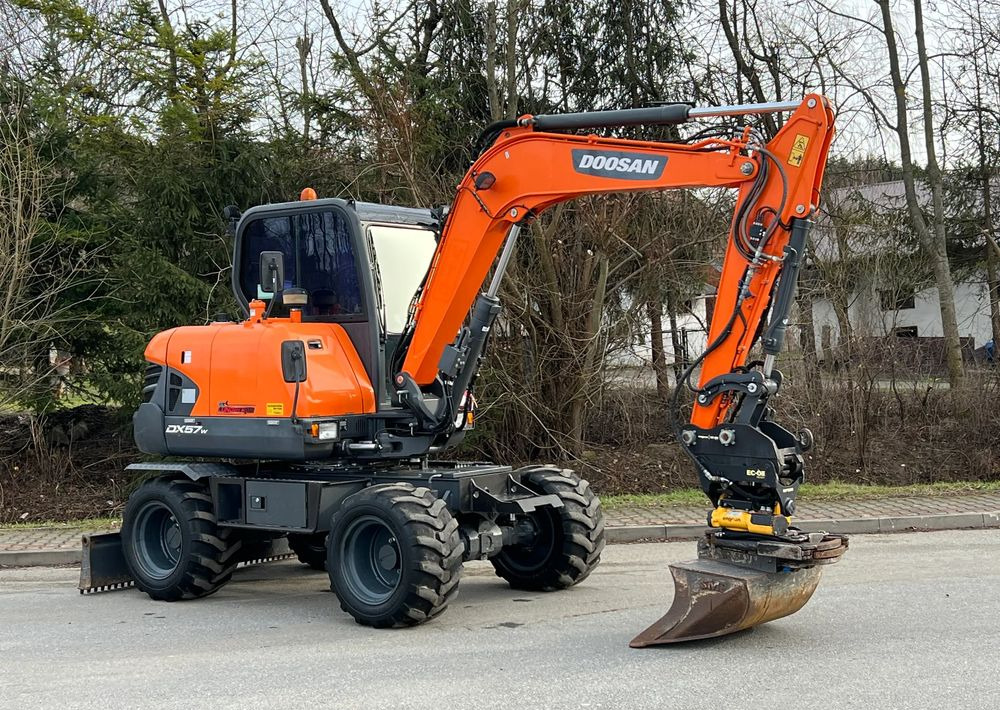Doosan DOOSAN DX57W *ROTOTILT* 2200 Motogodzin JAK NOWA KOPARKA KOŁOWA STAN PERFEKCYJNY SPROWADZONA - Bager na kolesih: slika 2 Doosan DOOSAN DX57W *ROTOTILT* 2200 Motogodzin JAK NOWA KOPARKA KOŁOWA STAN PERFEKCYJNY SPROWADZONA - Bager na kolesih: slika 2