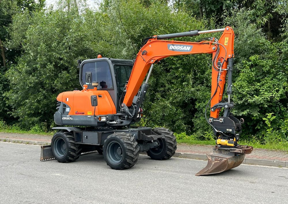 Doosan DOOSAN DX57W *ROTOTILT* 2200 Motogodzin * Jak Nowa * Sprowadzona * Stan Perfekcyjny - Bager na kolesih: slika 2 Doosan DOOSAN DX57W *ROTOTILT* 2200 Motogodzin * Jak Nowa * Sprowadzona * Stan Perfekcyjny - Bager na kolesih: slika 2