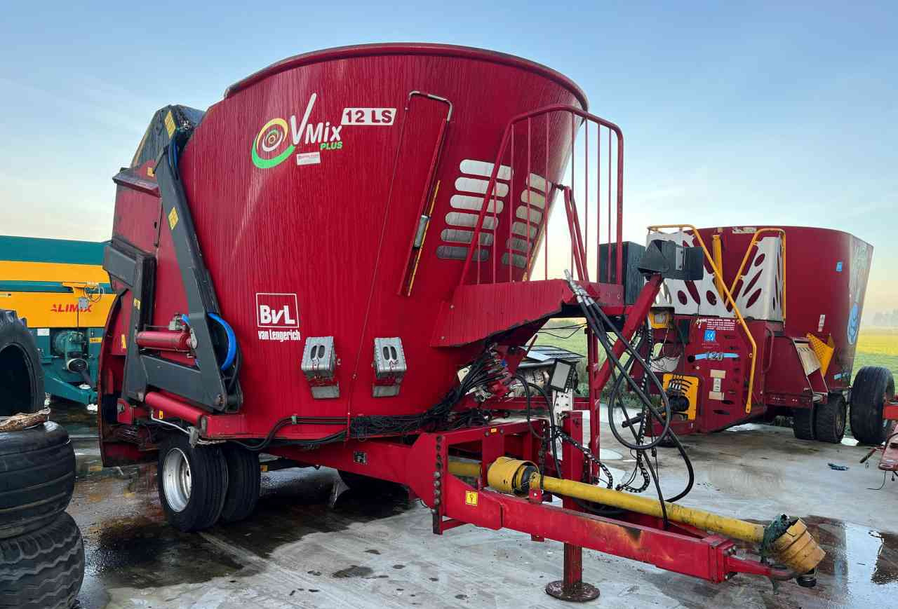 BVL V-Mix 12 LS Voermengwagen Voermachines - Mešalnik za krmo: slika 1 BVL V-Mix 12 LS Voermengwagen Voermachines - Mešalnik za krmo: slika 1