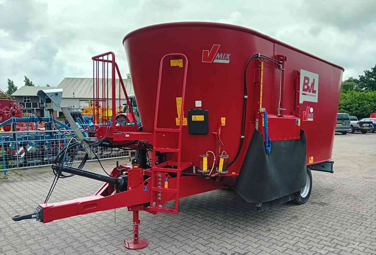BVL V-Mix Plus 22-2S Voermengwagen Voermachines - Mešalnik za krmo: slika 1 BVL V-Mix Plus 22-2S Voermengwagen Voermachines - Mešalnik za krmo: slika 1