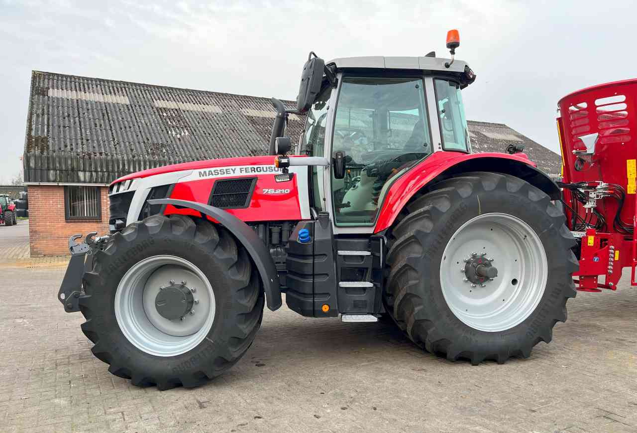 Massey Ferguson 7S.210 Dyna-VT Exclusive Tractoren - Traktor: slika 2 Massey Ferguson 7S.210 Dyna-VT Exclusive Tractoren - Traktor: slika 2