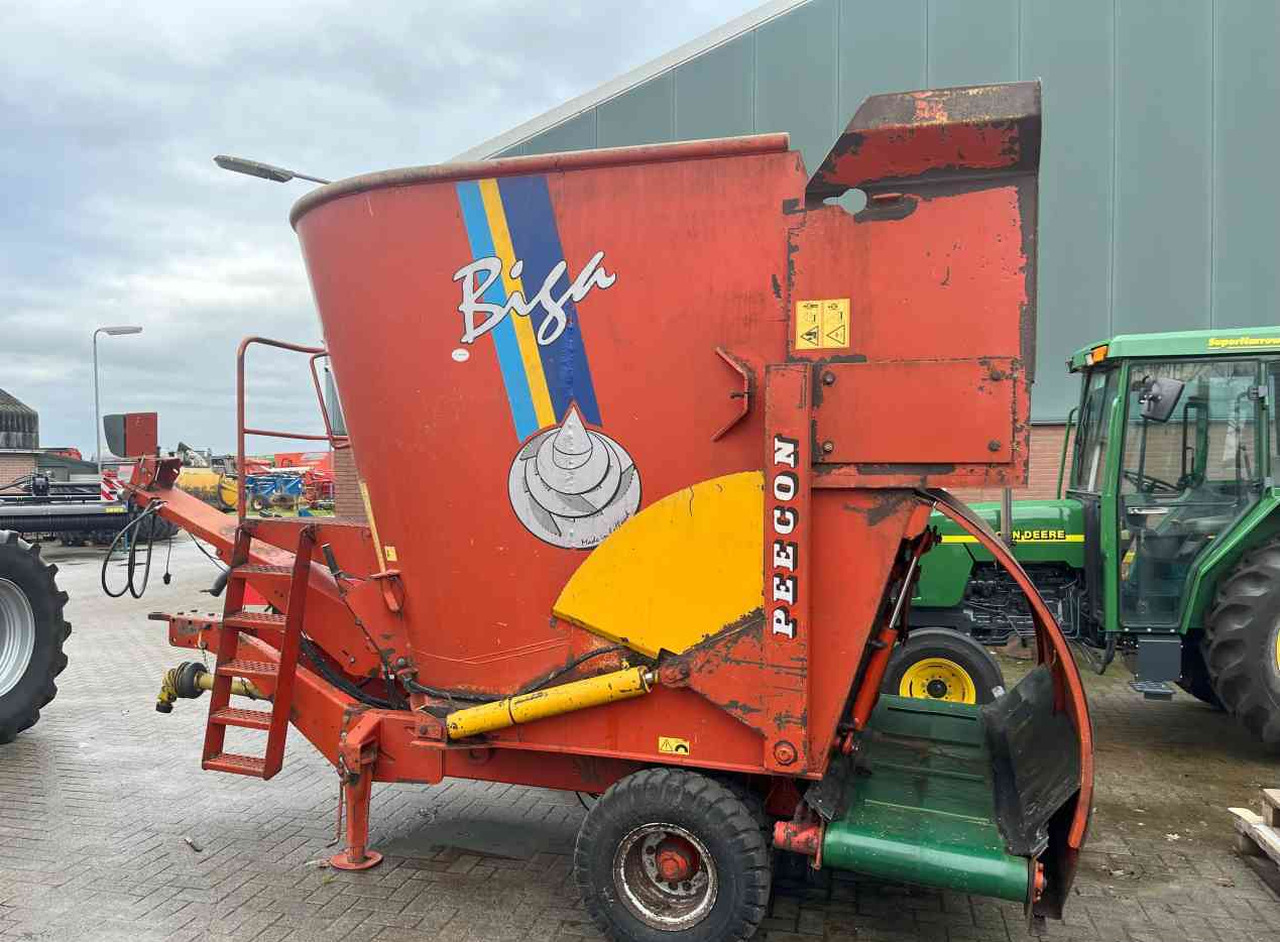 Peecon BIGA 10 voermengwagen, laadklep, voermachines - Mešalnik za krmo: slika 2 Peecon BIGA 10 voermengwagen, laadklep, voermachines - Mešalnik za krmo: slika 2