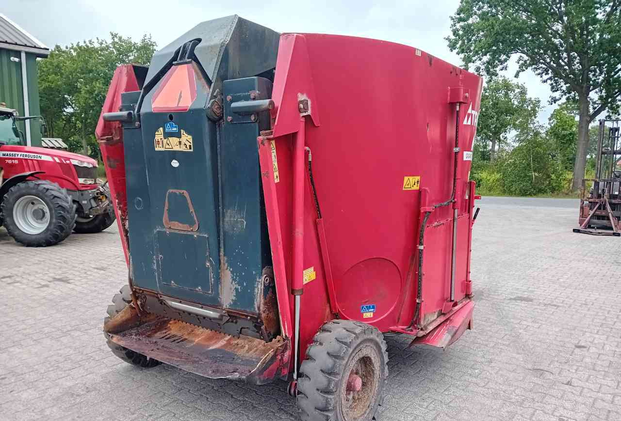 Trioliet Gigant 900 voermengwagen - Mešalnik za krmo: slika 3 Trioliet Gigant 900 voermengwagen - Mešalnik za krmo: slika 3