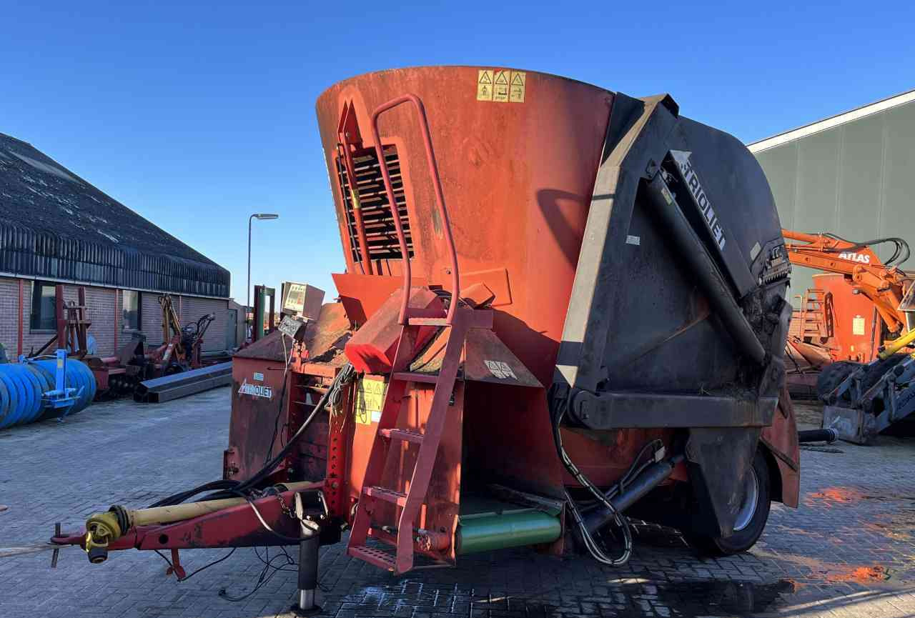 Trioliet Triomix 1200 zelfladende voermengwagen voermachines - Mešalnik za krmo: slika 5 Trioliet Triomix 1200 zelfladende voermengwagen voermachines - Mešalnik za krmo: slika 5
