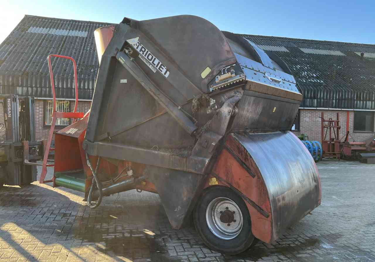 Trioliet Triomix 1200 zelfladende voermengwagen voermachines - Mešalnik za krmo: slika 4 Trioliet Triomix 1200 zelfladende voermengwagen voermachines - Mešalnik za krmo: slika 4