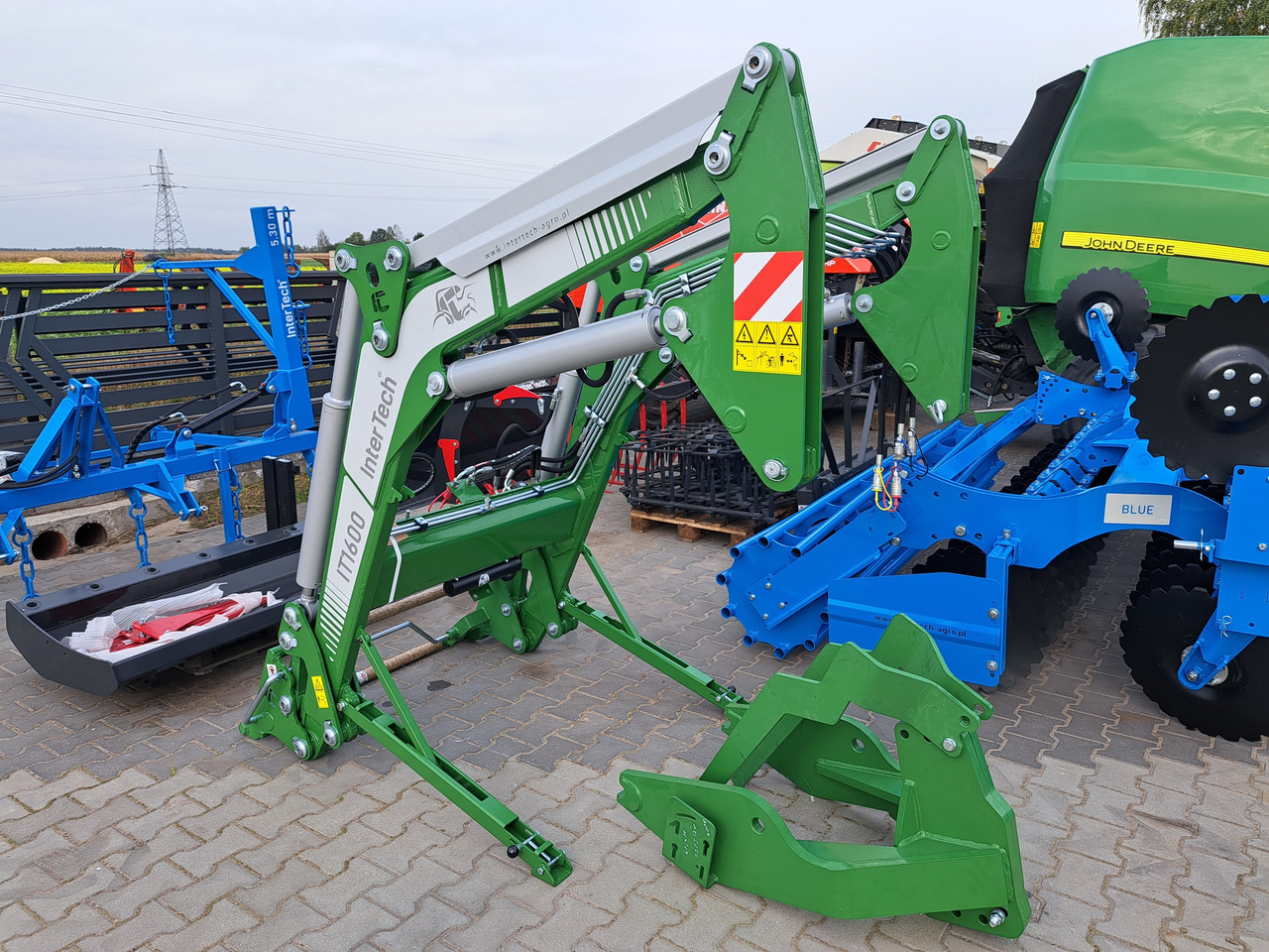 Inter Tech IT 1600 John deere 5080 ,5090, 5100m - Sprednji nakladalnik za traktor: slika 2 Inter Tech IT 1600 John deere 5080 ,5090, 5100m - Sprednji nakladalnik za traktor: slika 2