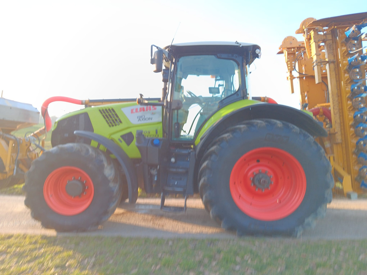 Claas Axion 810 C Matic CEBIS FZW - Traktor: slika 3 Claas Axion 810 C Matic CEBIS FZW - Traktor: slika 3