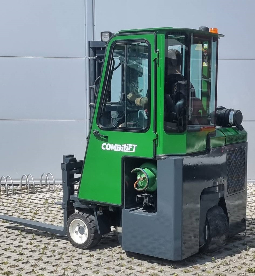 Combilift CB 2500 LPG - 4-potni viličar s pomičnim teleskopom: slika 1 Combilift CB 2500 LPG - 4-potni viličar s pomičnim teleskopom: slika 1