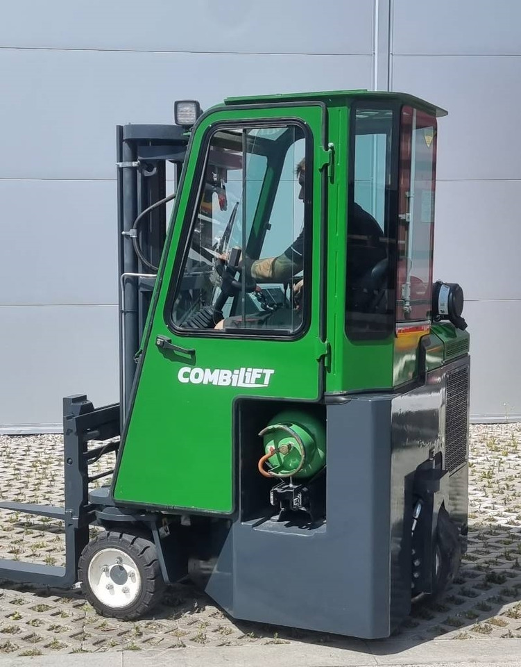 Combilift CB 2500 LPG - 4-potni viličar s pomičnim teleskopom: slika 4 Combilift CB 2500 LPG - 4-potni viličar s pomičnim teleskopom: slika 4