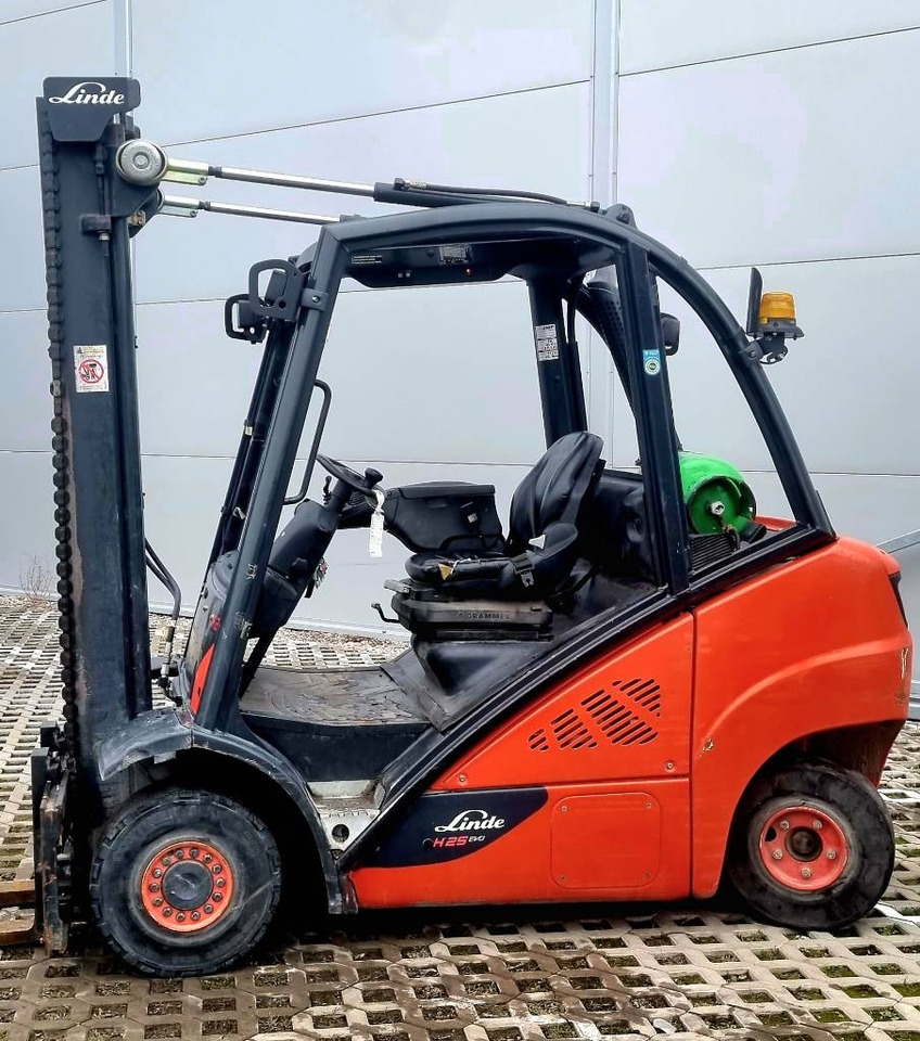 Linde H 25 T - 02 - Plinski viličar: slika 2 Linde H 25 T - 02 - Plinski viličar: slika 2