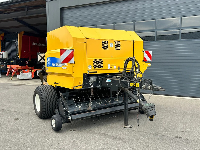 New Holland BR6090 balenpers - Kmetijski stroj: slika 1 New Holland BR6090 balenpers - Kmetijski stroj: slika 1