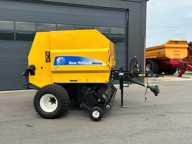 New Holland BR6090 balenpers - Kmetijski stroj: slika 2 New Holland BR6090 balenpers - Kmetijski stroj: slika 2