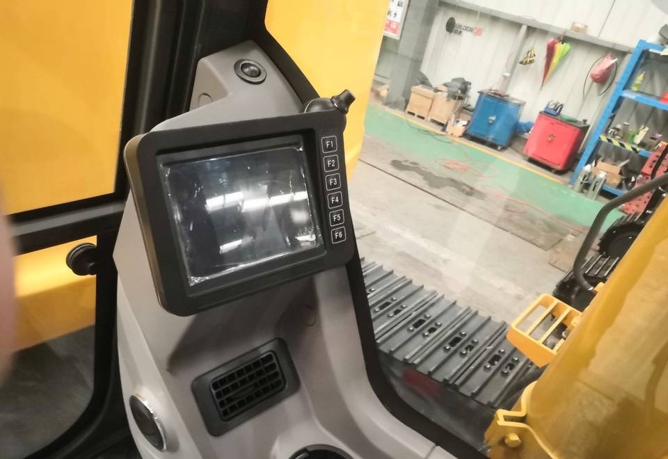 NEW MAXUS 13 Ton Crawler Excavator Warranty up to 10 YEARS НОВА Копарка гусенична MAXUS 13 тонн Гарантія до 10 РОКІВ NOWA Koparka gąsienicowa MAXUS 13 ton Gwarancja do 10 LAT - Bager goseničar: slika 4 NEW MAXUS 13 Ton Crawler Excavator Warranty up to 10 YEARS НОВА Копарка гусенична MAXUS 13 тонн Гарантія до 10 РОКІВ NOWA Koparka gąsienicowa MAXUS 13 ton Gwarancja do 10 LAT - Bager goseničar: slika 4