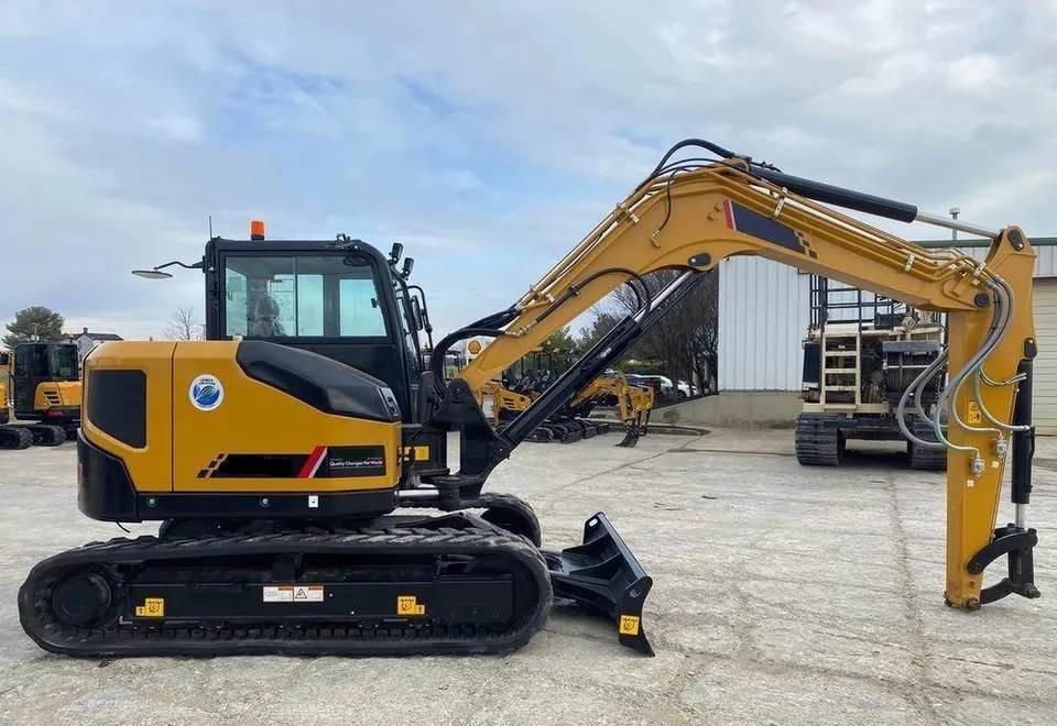 NEW MAXUS 9 Ton Crawler Excavator Warranty up to 10 YEARS НОВА Копарка гусенична MAXUS 9 тонн Гарантія до 10 РОКІВ NOWA Koparka gąsienicowa MAXUS 9 ton Gwarancja do 10 LAT - Bager goseničar: slika 1 NEW MAXUS 9 Ton Crawler Excavator Warranty up to 10 YEARS НОВА Копарка гусенична MAXUS 9 тонн Гарантія до 10 РОКІВ NOWA Koparka gąsienicowa MAXUS 9 ton Gwarancja do 10 LAT - Bager goseničar: slika 1