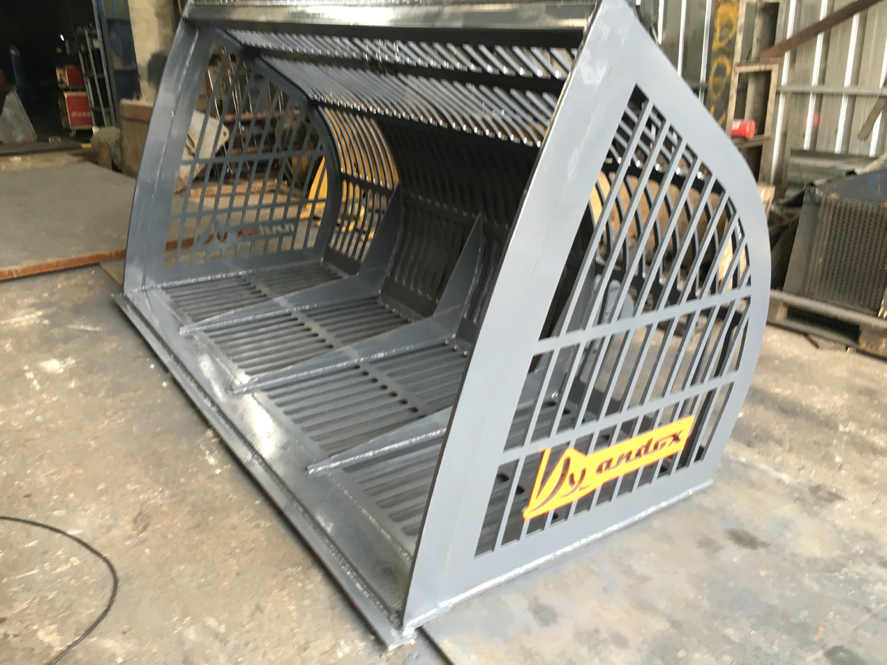 - Sortirna žlica za Gradbeni stroj: slika 1 - Sortirna žlica za Gradbeni stroj: slika 1