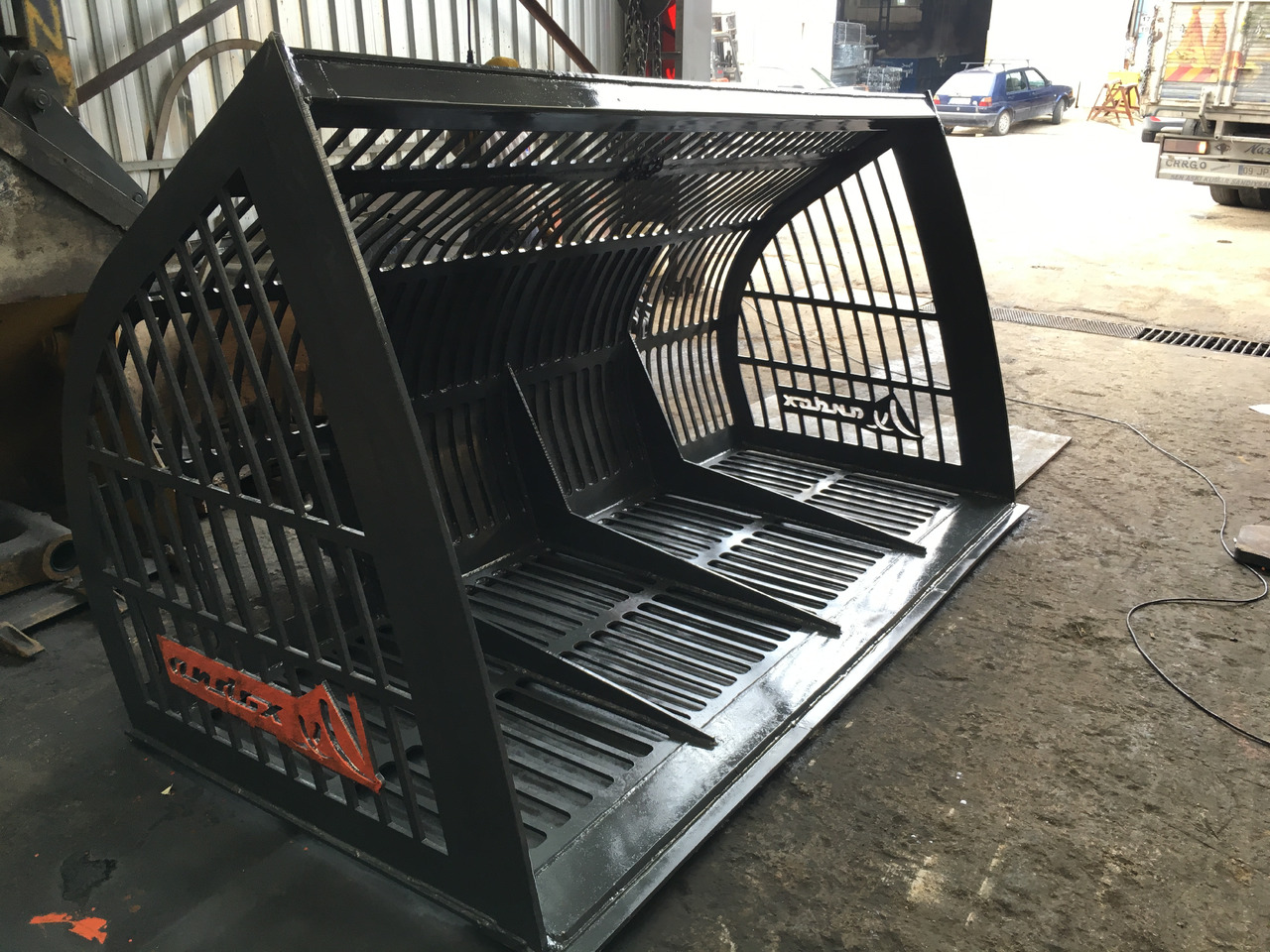 - Sortirna žlica za Gradbeni stroj: slika 2 - Sortirna žlica za Gradbeni stroj: slika 2