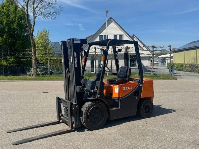 Doosan D30 Plus - Diesel viličar: slika 3 Doosan D30 Plus - Diesel viličar: slika 3