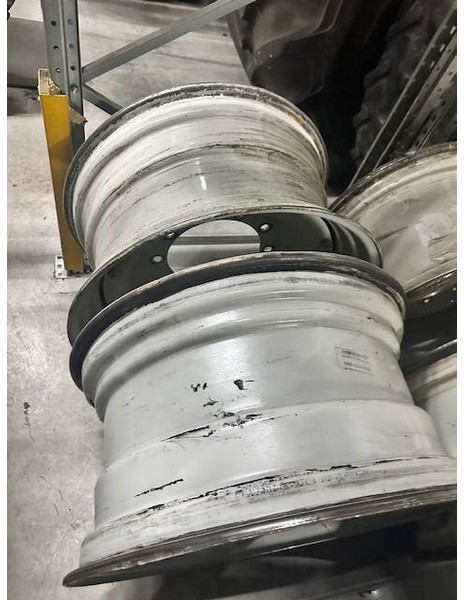 Valtra 15x30 velgen, rims - Gume in platišča za Kmetijski stroj: slika 3 Valtra 15x30 velgen, rims - Gume in platišča za Kmetijski stroj: slika 3