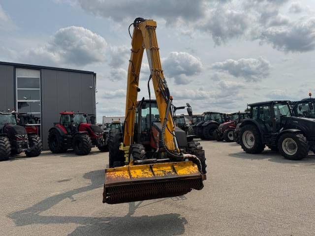 Valtra 8150 hitech met Bos maaiarm met klepelmaaier - Traktor: slika 5 Valtra 8150 hitech met Bos maaiarm met klepelmaaier - Traktor: slika 5