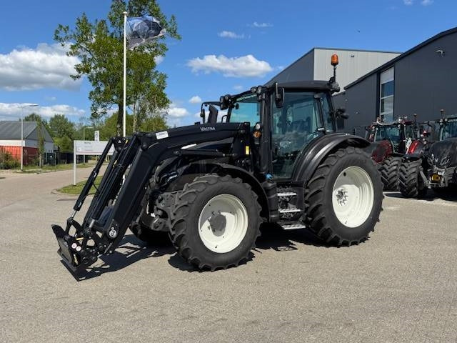 Valtra G125 Ecopower Active, 115 uur!! FH+PTO+Voorlader - Traktor: slika 1 Valtra G125 Ecopower Active, 115 uur!! FH+PTO+Voorlader - Traktor: slika 1