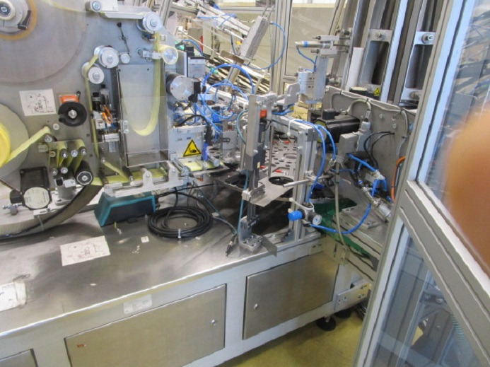 DECKEL ETIKETTIER ANLAGE SCHLEUTER GU 2 DU (RUNDLÄUFER) MIT LÖFFELEINLEGESTATION RNA SRC-N-630-1R - Oprema za pakiranje: slika 4 DECKEL ETIKETTIER ANLAGE SCHLEUTER GU 2 DU (RUNDLÄUFER) MIT LÖFFELEINLEGESTATION RNA SRC-N-630-1R - Oprema za pakiranje: slika 4