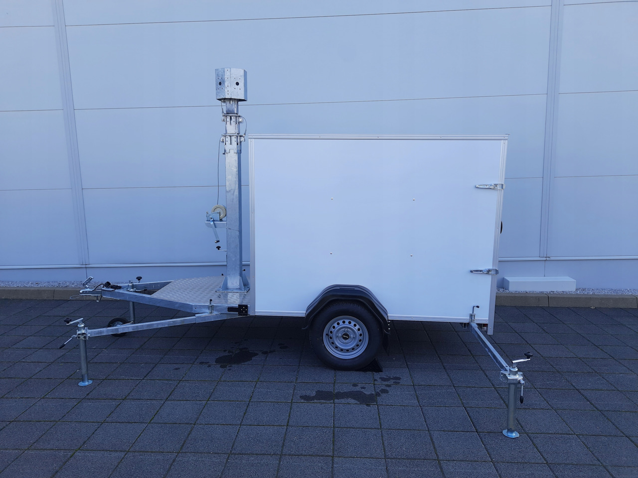 PRZYCZEPA Z MASZTEM TELESKOPOWYM DO MONITORINGU / TRAILER WITH TELESCOPIC MAST FOR MONITORING - Prikolica zabojnik: slika 5 PRZYCZEPA Z MASZTEM TELESKOPOWYM DO MONITORINGU / TRAILER WITH TELESCOPIC MAST FOR MONITORING - Prikolica zabojnik: slika 5