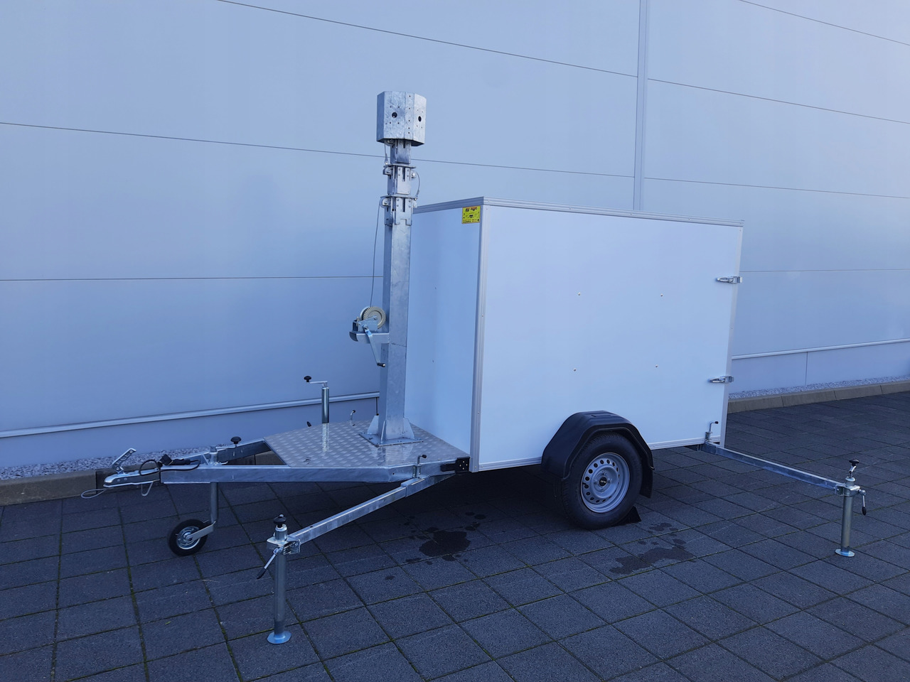 PRZYCZEPA Z MASZTEM TELESKOPOWYM DO MONITORINGU / TRAILER WITH TELESCOPIC MAST FOR MONITORING - Prikolica zabojnik: slika 4 PRZYCZEPA Z MASZTEM TELESKOPOWYM DO MONITORINGU / TRAILER WITH TELESCOPIC MAST FOR MONITORING - Prikolica zabojnik: slika 4