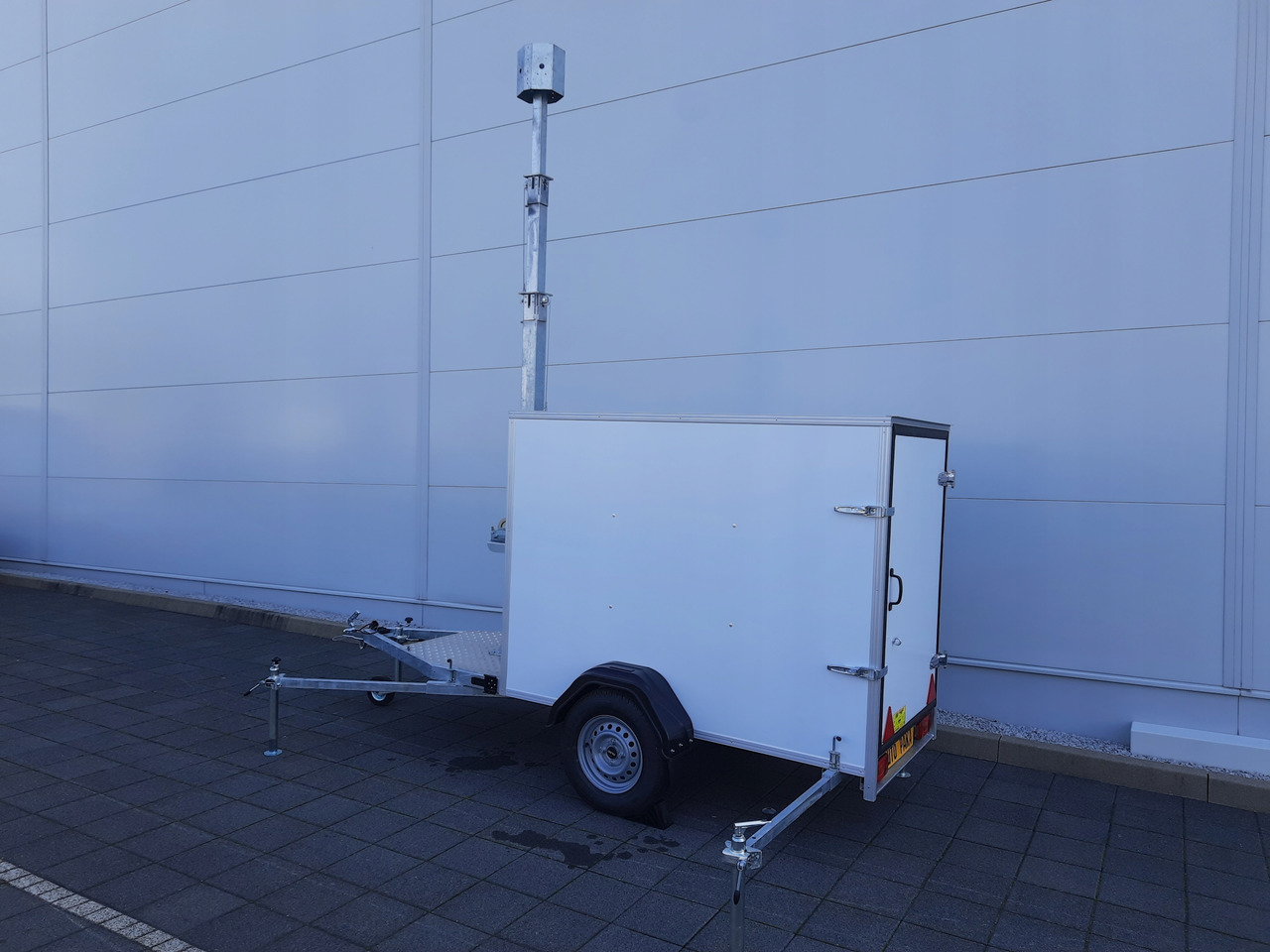 PRZYCZEPA Z MASZTEM TELESKOPOWYM DO MONITORINGU / TRAILER WITH TELESCOPIC MAST FOR MONITORING - Prikolica zabojnik: slika 3 PRZYCZEPA Z MASZTEM TELESKOPOWYM DO MONITORINGU / TRAILER WITH TELESCOPIC MAST FOR MONITORING - Prikolica zabojnik: slika 3