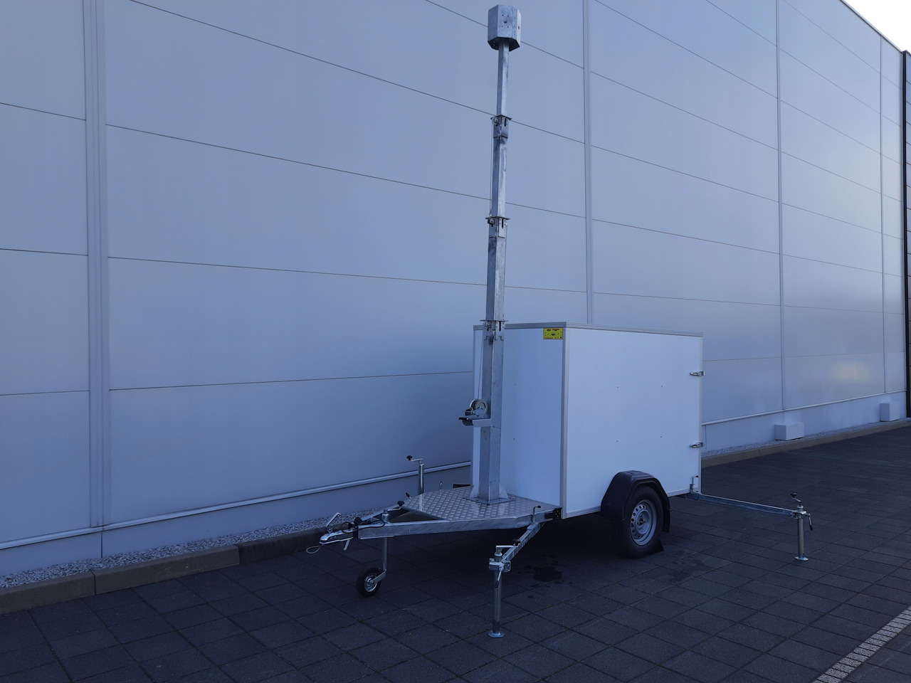 PRZYCZEPA Z MASZTEM TELESKOPOWYM DO MONITORINGU / TRAILER WITH TELESCOPIC MAST FOR MONITORING - Prikolica zabojnik: slika 2 PRZYCZEPA Z MASZTEM TELESKOPOWYM DO MONITORINGU / TRAILER WITH TELESCOPIC MAST FOR MONITORING - Prikolica zabojnik: slika 2