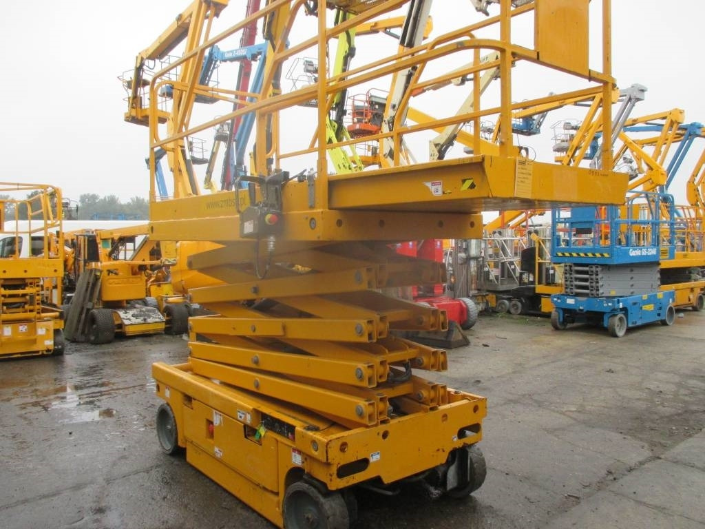 Haulotte Compact 12 - Škarjasta dvižna ploščad: slika 4 Haulotte Compact 12 - Škarjasta dvižna ploščad: slika 4