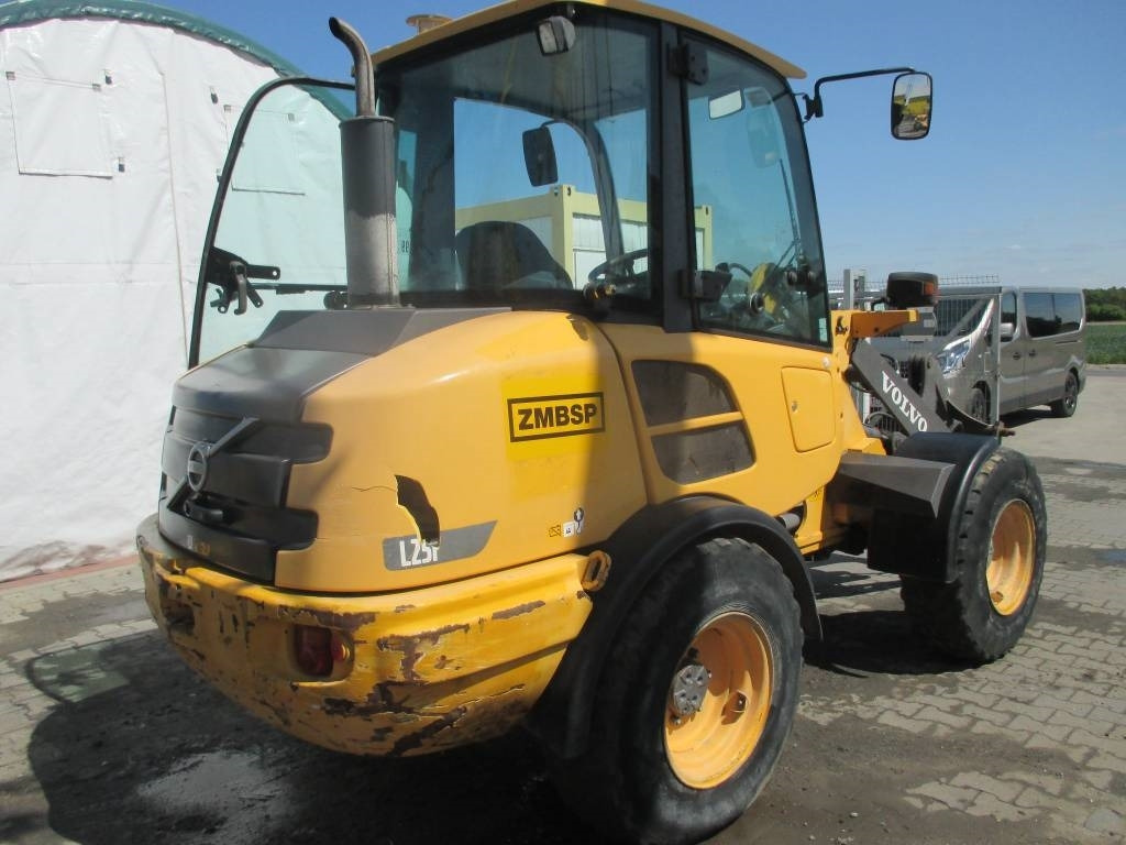 Volvo L 25 F - Kolesni nakladalec: slika 2 Volvo L 25 F - Kolesni nakladalec: slika 2