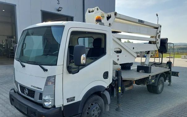 Nissan NT 400 CABSTAR podnośnik koszowy ISOLI PNT 210 JD4 - Dvižna ploščad montirana na tovornjak: slika 1 Nissan NT 400 CABSTAR podnośnik koszowy ISOLI PNT 210 JD4 - Dvižna ploščad montirana na tovornjak: slika 1