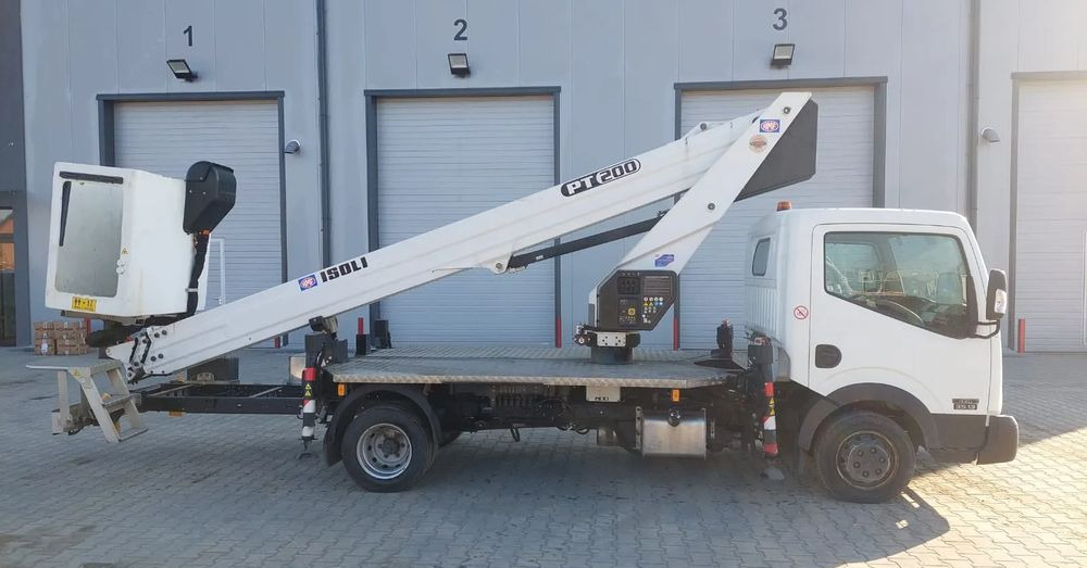 Nissan NT400 CABSTAR podnośnik koszowy ISOLI PT200 - Dvižna ploščad montirana na tovornjak: slika 2 Nissan NT400 CABSTAR podnośnik koszowy ISOLI PT200 - Dvižna ploščad montirana na tovornjak: slika 2