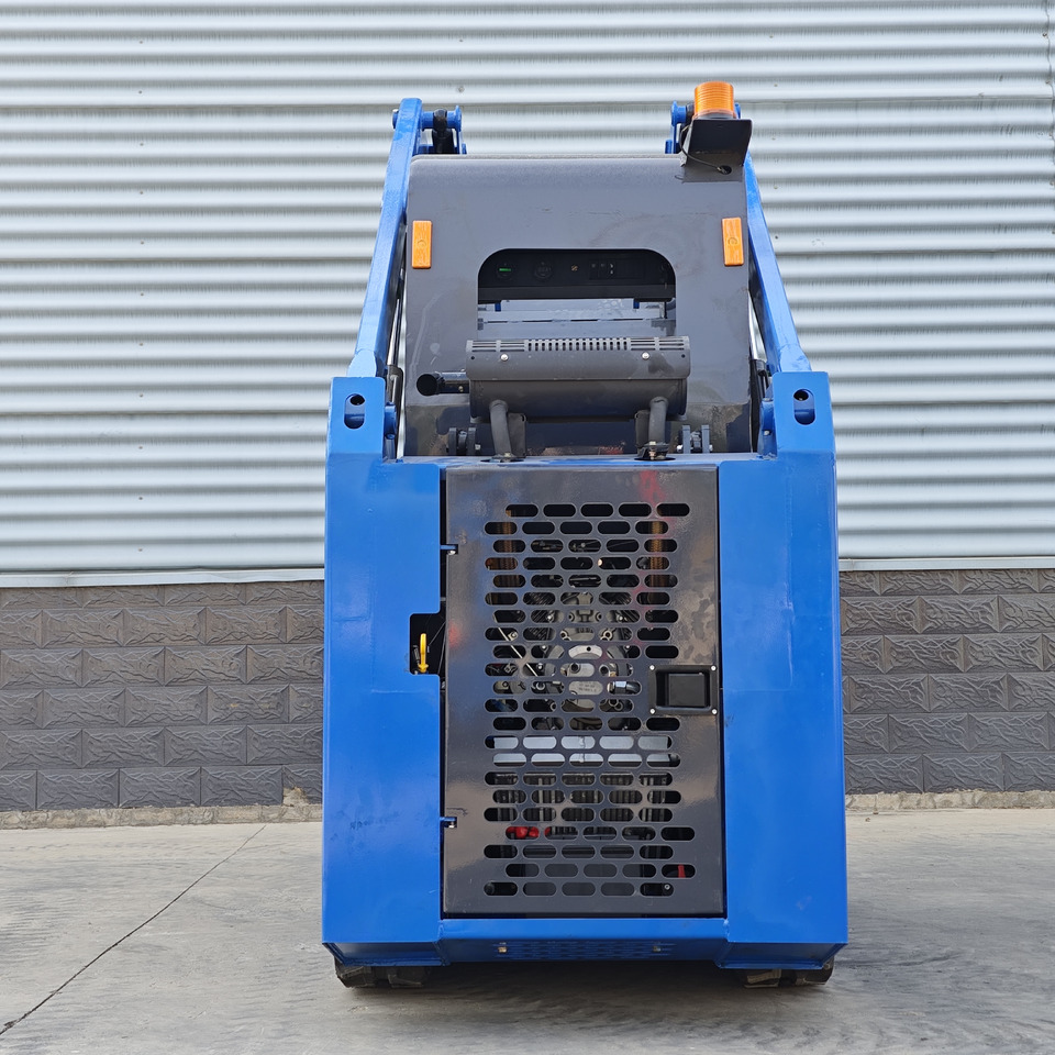 LEZUM LA670 Skid Steer Euro 5/Epa Engine Kubota Mini Small Skid Steer Loader For Sale - Mini nakladalec: slika 3 LEZUM LA670 Skid Steer Euro 5/Epa Engine Kubota Mini Small Skid Steer Loader For Sale - Mini nakladalec: slika 3