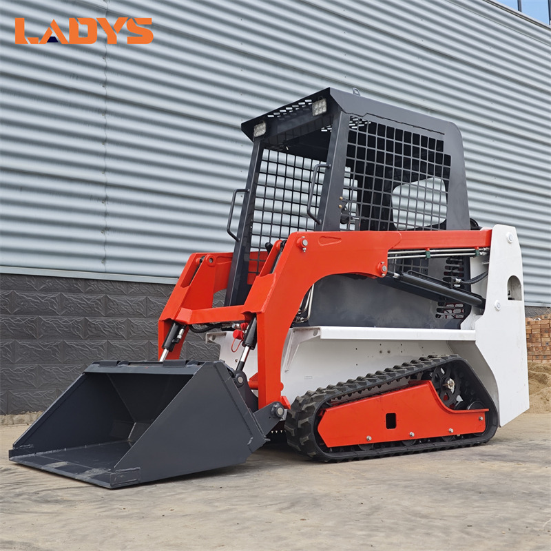 LADYS LA670 Mini Small Skid Steer Loader Compact Track Diesel Mini Skid Steer Loader For Sale With Small Mini Skid Steer Attachments 4 In 1 Bucket - Mini nakladalec: slika 1 LADYS LA670 Mini Small Skid Steer Loader Compact Track Diesel Mini Skid Steer Loader For Sale With Small Mini Skid Steer Attachments 4 In 1 Bucket - Mini nakladalec: slika 1