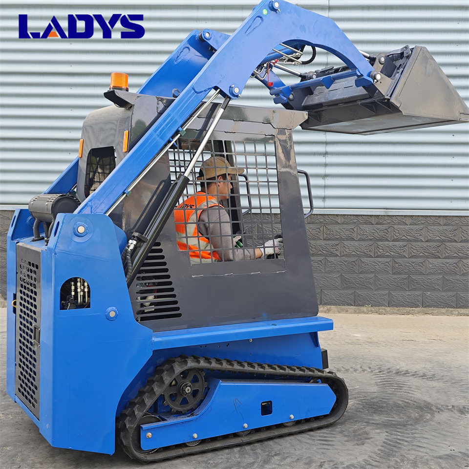 LADYS LADYS LA670 Mini Small Skid Steer Loader Compact Track Diesel Mini Skid Steer Loader For Sale With Small Mini Skid Steer Attachments 4 In 1 Bucket - Mini nakladalec: slika 3 LADYS LADYS LA670 Mini Small Skid Steer Loader Compact Track Diesel Mini Skid Steer Loader For Sale With Small Mini Skid Steer Attachments 4 In 1 Bucket - Mini nakladalec: slika 3