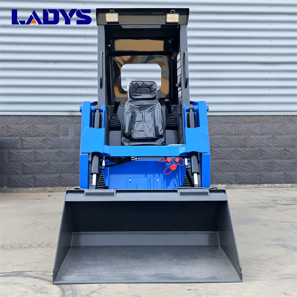 LADYS LADYS LA670 Mini Small Skid Steer Loader Compact Track Diesel Mini Skid Steer Loader For Sale With Small Mini Skid Steer Attachments 4 In 1 Bucket - Mini nakladalec: slika 5 LADYS LADYS LA670 Mini Small Skid Steer Loader Compact Track Diesel Mini Skid Steer Loader For Sale With Small Mini Skid Steer Attachments 4 In 1 Bucket - Mini nakladalec: slika 5