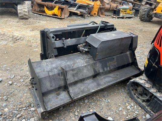 Broyeur forestier MBI pour chargeur - 3900€ NET - Gozdarski mulčer: slika 4 Broyeur forestier MBI pour chargeur - 3900€ NET - Gozdarski mulčer: slika 4