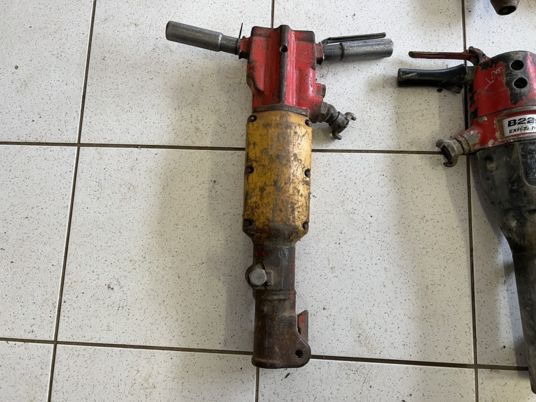 Marteau piqueur pneumatique Atlas copco - Gradbena oprema: slika 1 Marteau piqueur pneumatique Atlas copco - Gradbena oprema: slika 1