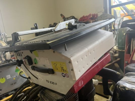SCIE DE CARRELAGE HUSQVARNA TS230F - Orodje/ Oprema: slika 4 SCIE DE CARRELAGE HUSQVARNA TS230F - Orodje/ Oprema: slika 4