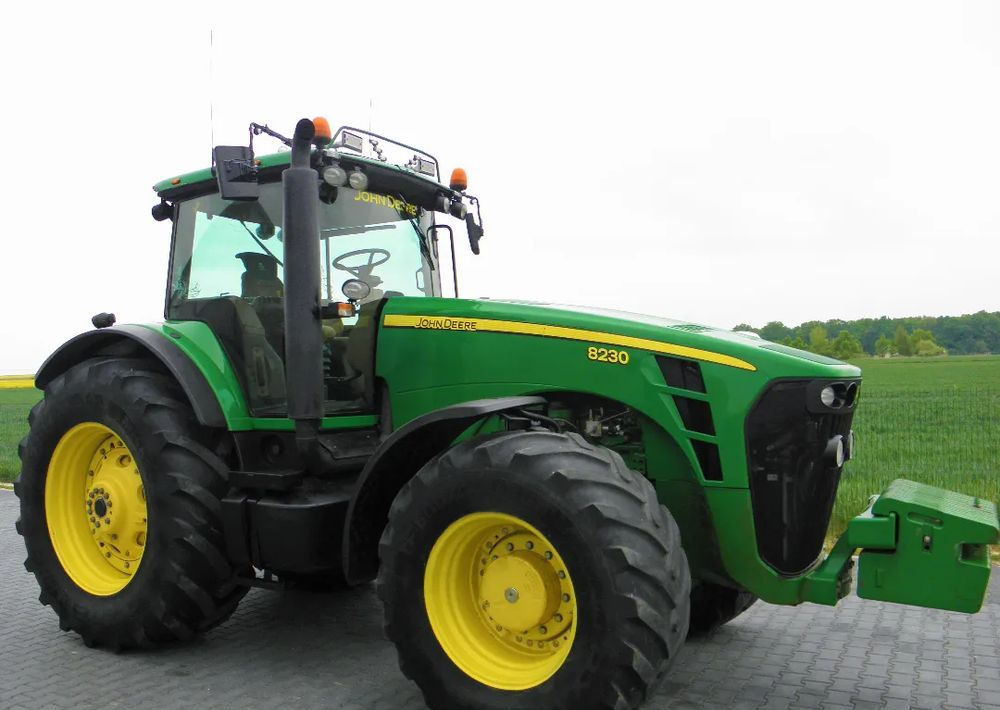 John Deere 8230 POWERSHIFT , Amortyzowna przednia os, Nie Malowany , Stan Bardzo Dobry - Traktor: slika 2 John Deere 8230 POWERSHIFT , Amortyzowna przednia os, Nie Malowany , Stan Bardzo Dobry - Traktor: slika 2