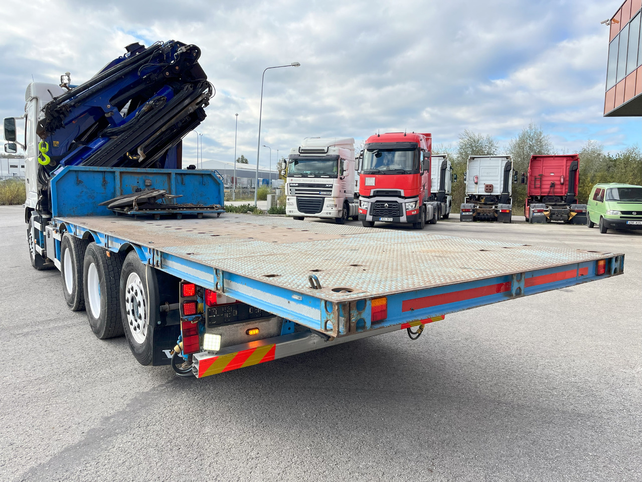 VOLVO FH 8x4 + Crane 48tm year 2006 + Jib + platform + tractor - Tovornjak z dvigalom: slika 5 VOLVO FH 8x4 + Crane 48tm year 2006 + Jib + platform + tractor - Tovornjak z dvigalom: slika 5