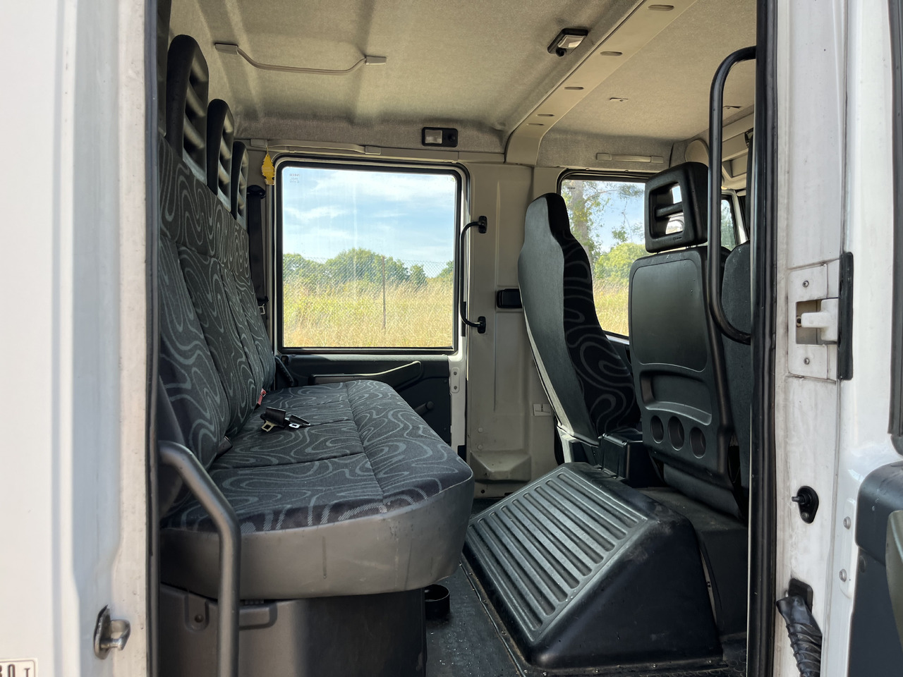 Iveco Eurocargo 100E22 caisse double cabine 7 places - Tovornjak zabojnik: slika 5 Iveco Eurocargo 100E22 caisse double cabine 7 places - Tovornjak zabojnik: slika 5