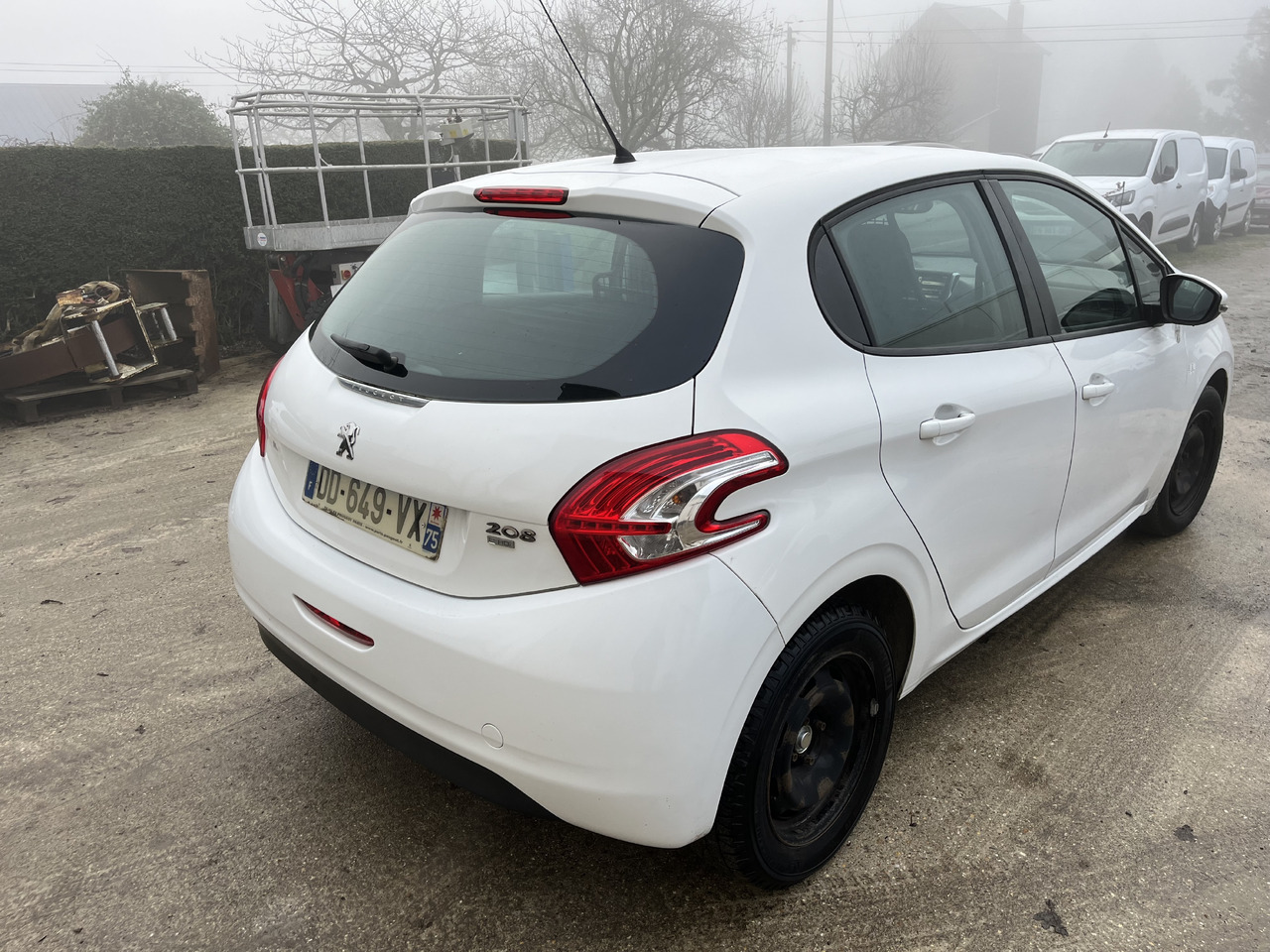 Peugeot 208 1L6 hdi 100cv 2 places motricité renforcée FAM - Mali kombi: slika 2 Peugeot 208 1L6 hdi 100cv 2 places motricité renforcée FAM - Mali kombi: slika 2