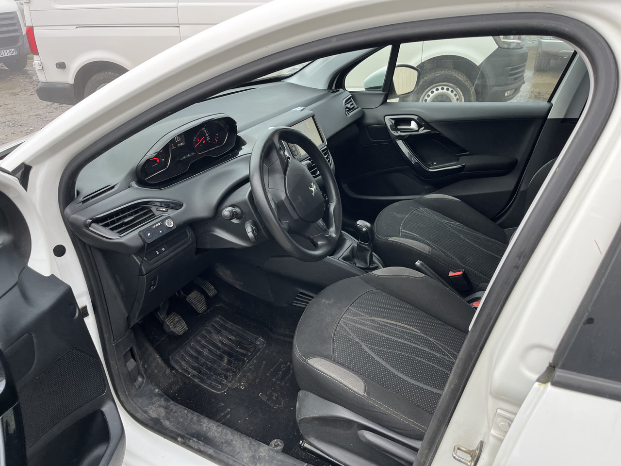 Peugeot 208 1L6 hdi 100cv 2 places motricité renforcée FAM lizing Peugeot 208 1L6 hdi 100cv 2 places motricité renforcée FAM: slika 8