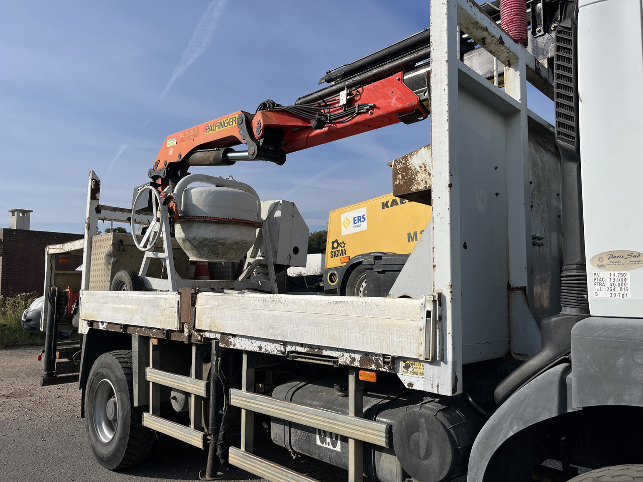 RENAULT Kerax 370dci 4x4 plateau grue Palfinger pk29002 - Tovornjak s kesonom, Tovornjak z dvigalom: slika 3 RENAULT Kerax 370dci 4x4 plateau grue Palfinger pk29002 - Tovornjak s kesonom, Tovornjak z dvigalom: slika 3