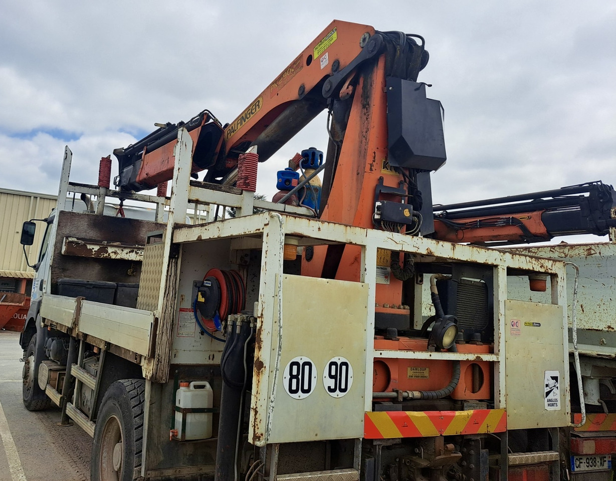 RENAULT Kerax 370dci 4x4 plateau grue Palfinger pk29002 - Tovornjak s kesonom, Tovornjak z dvigalom: slika 3 RENAULT Kerax 370dci 4x4 plateau grue Palfinger pk29002 - Tovornjak s kesonom, Tovornjak z dvigalom: slika 3