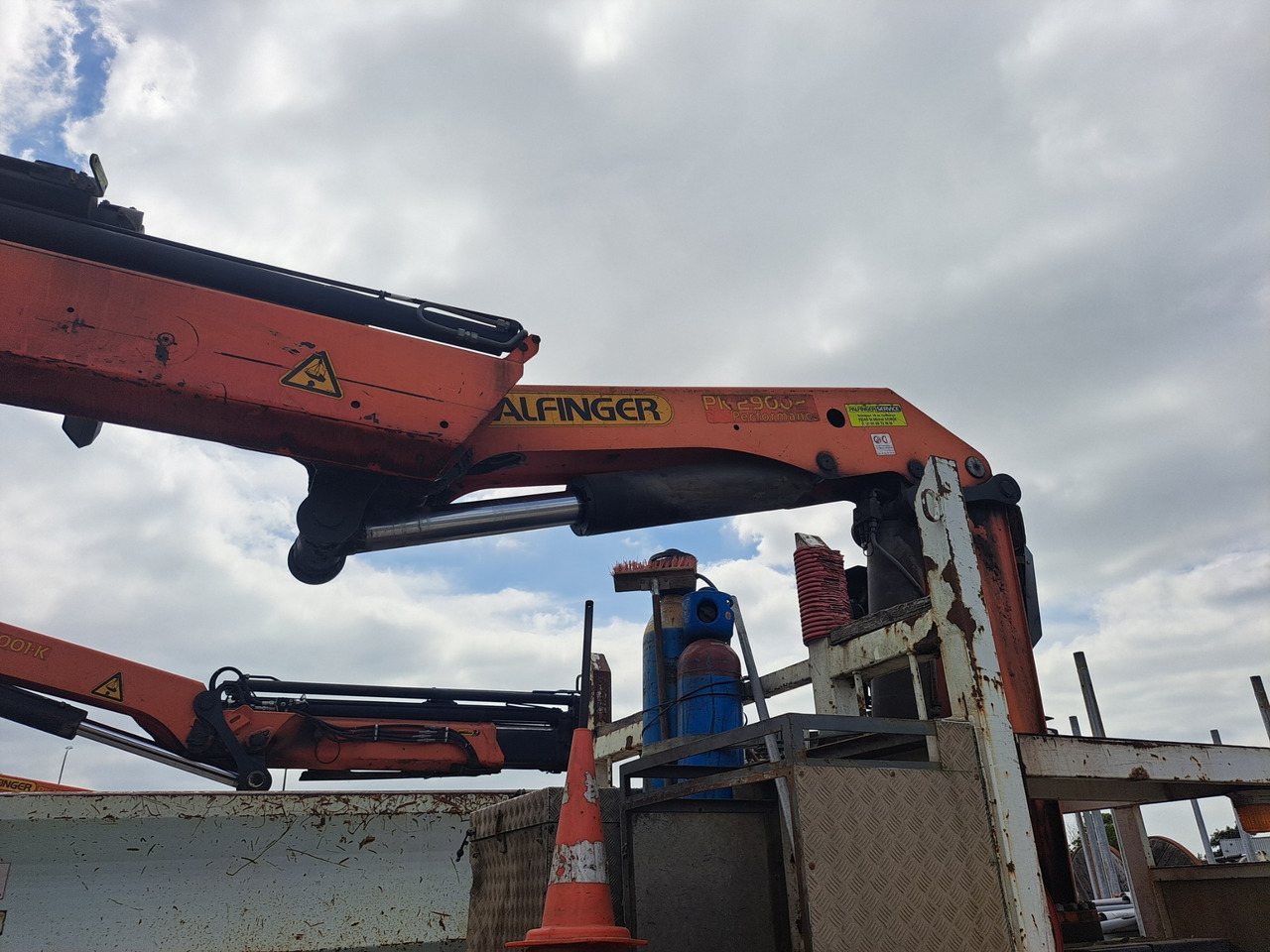RENAULT Kerax 370dci 4x4 plateau grue Palfinger pk29002 - Tovornjak s kesonom, Tovornjak z dvigalom: slika 2 RENAULT Kerax 370dci 4x4 plateau grue Palfinger pk29002 - Tovornjak s kesonom, Tovornjak z dvigalom: slika 2